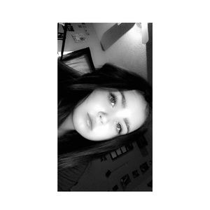 Meet your Posher, Mia